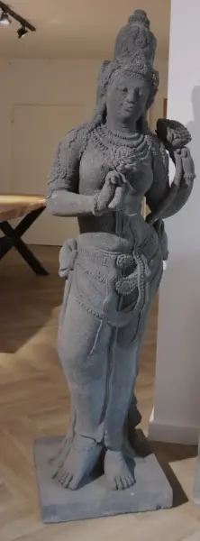 Artikelbild 1 des Artikels “Dewi Tara stehend, schwarzer Lavastein, ca. 170cm Höhe “